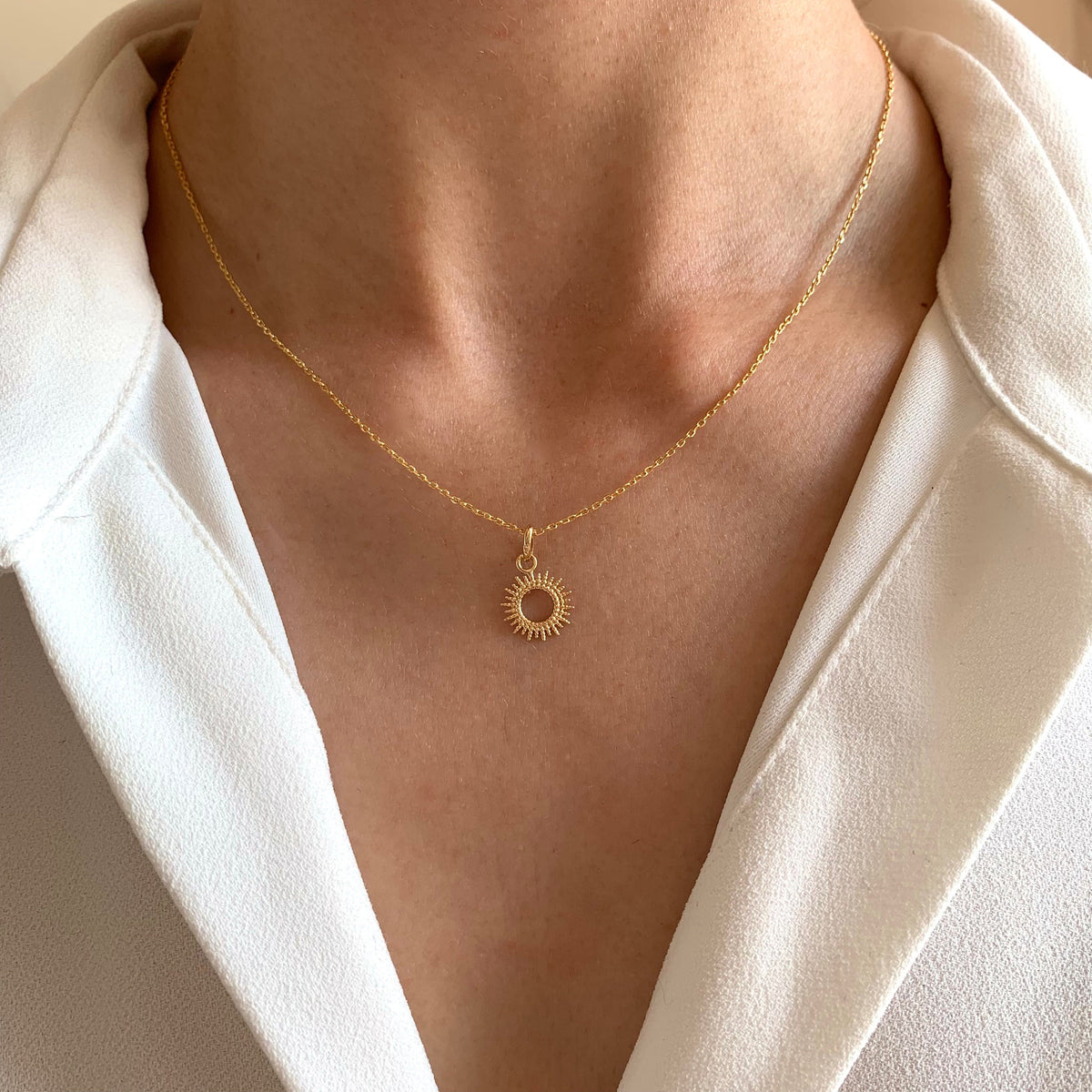Collier plaqué or pendentif rond rayonnant Clémentine