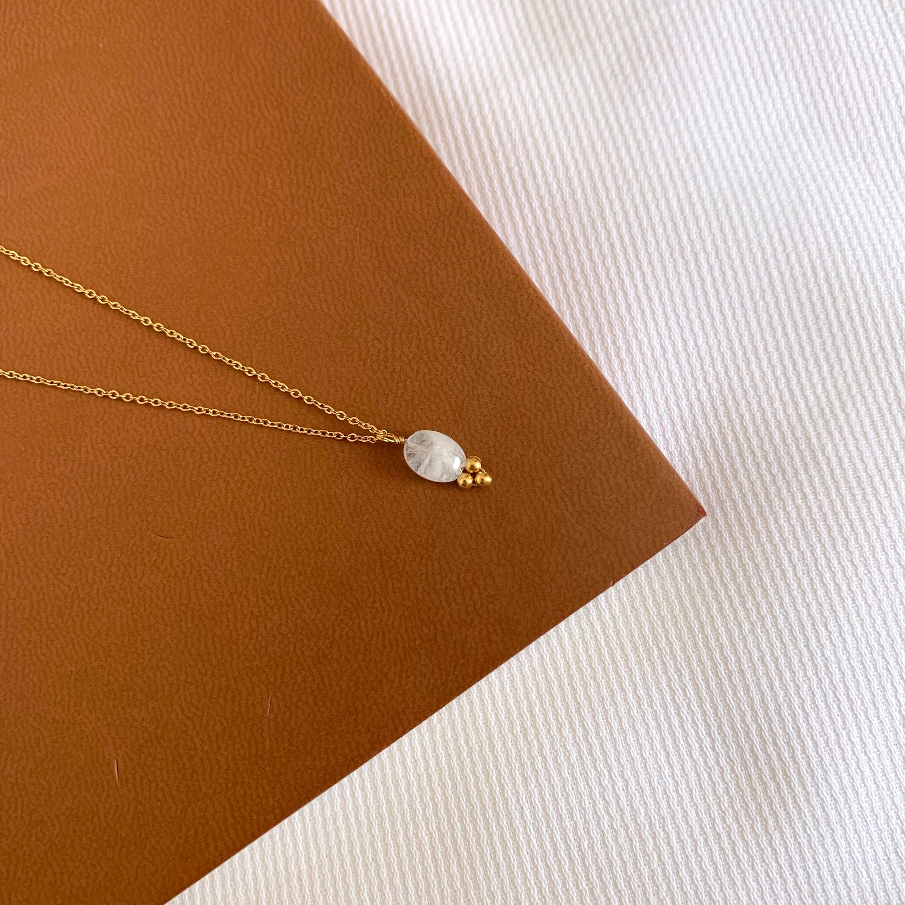 Collier femme pendentif pierre ovale Onyx noir chaine fine / Collier acier inoxydable pierre noire