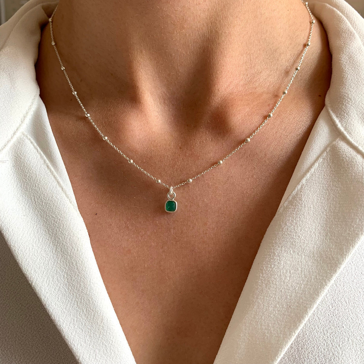 Collier chaîne à billes pendentif carré agate verte Perrine photo 2
