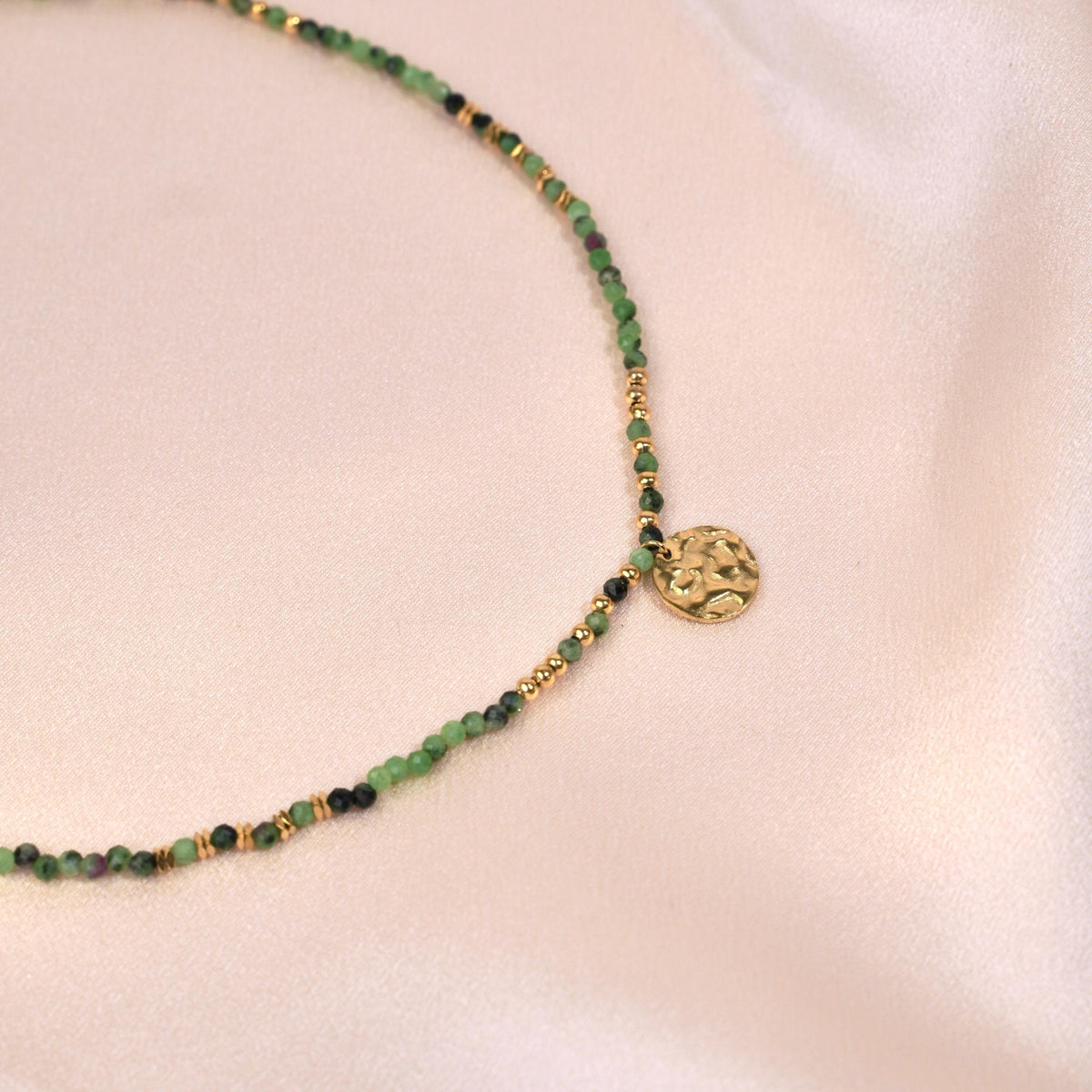Collier perles tourmaline verte pendentif rond Gisèle photo 2