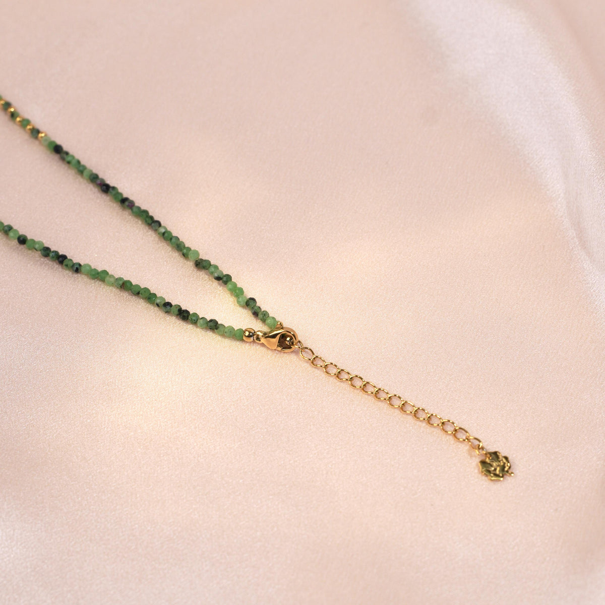 Collier perles tourmaline verte pendentif rond Gisèle photo 3