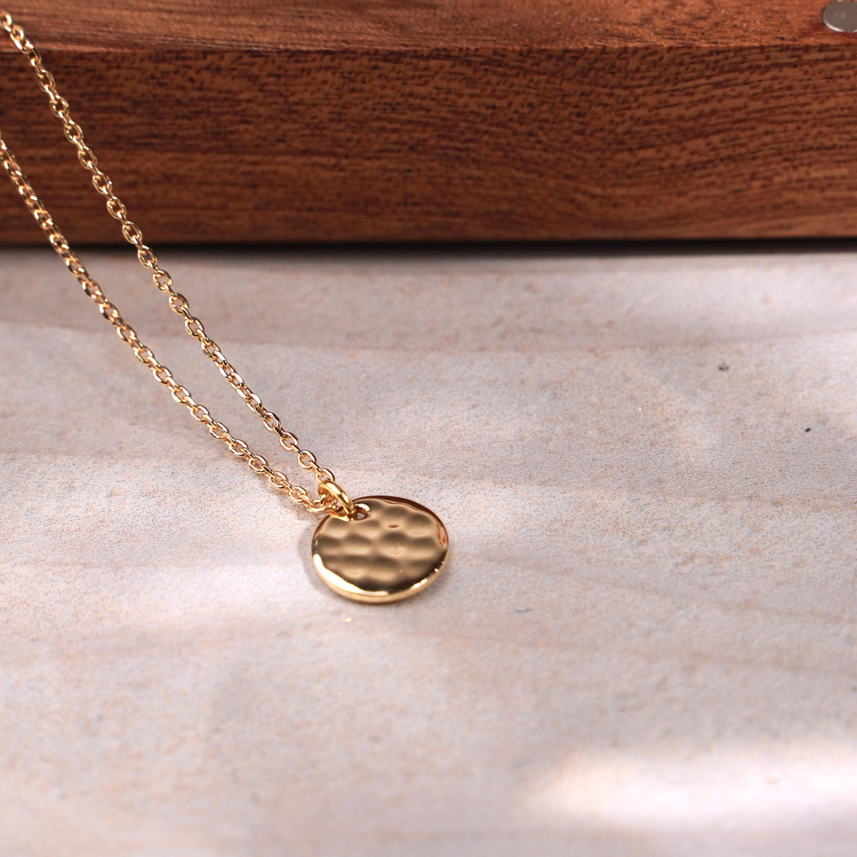 Collier plaqué or médaille ronde martelée Bérangère photo 2