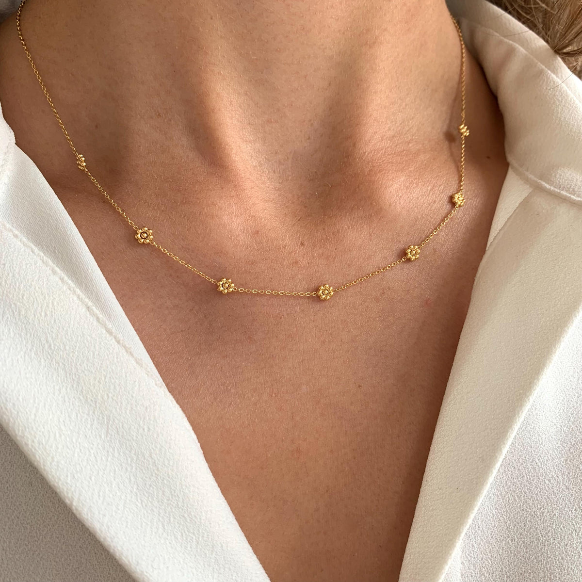 Collier acier inoxydable pendentif fleur / Collier femme fin chaine fine fleurs