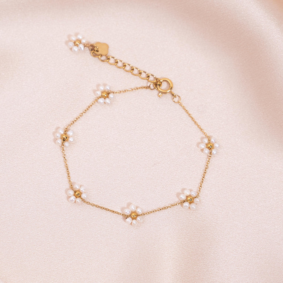 Bracelet fleurs en nacre blanche / Bracelet en acier inoxydable