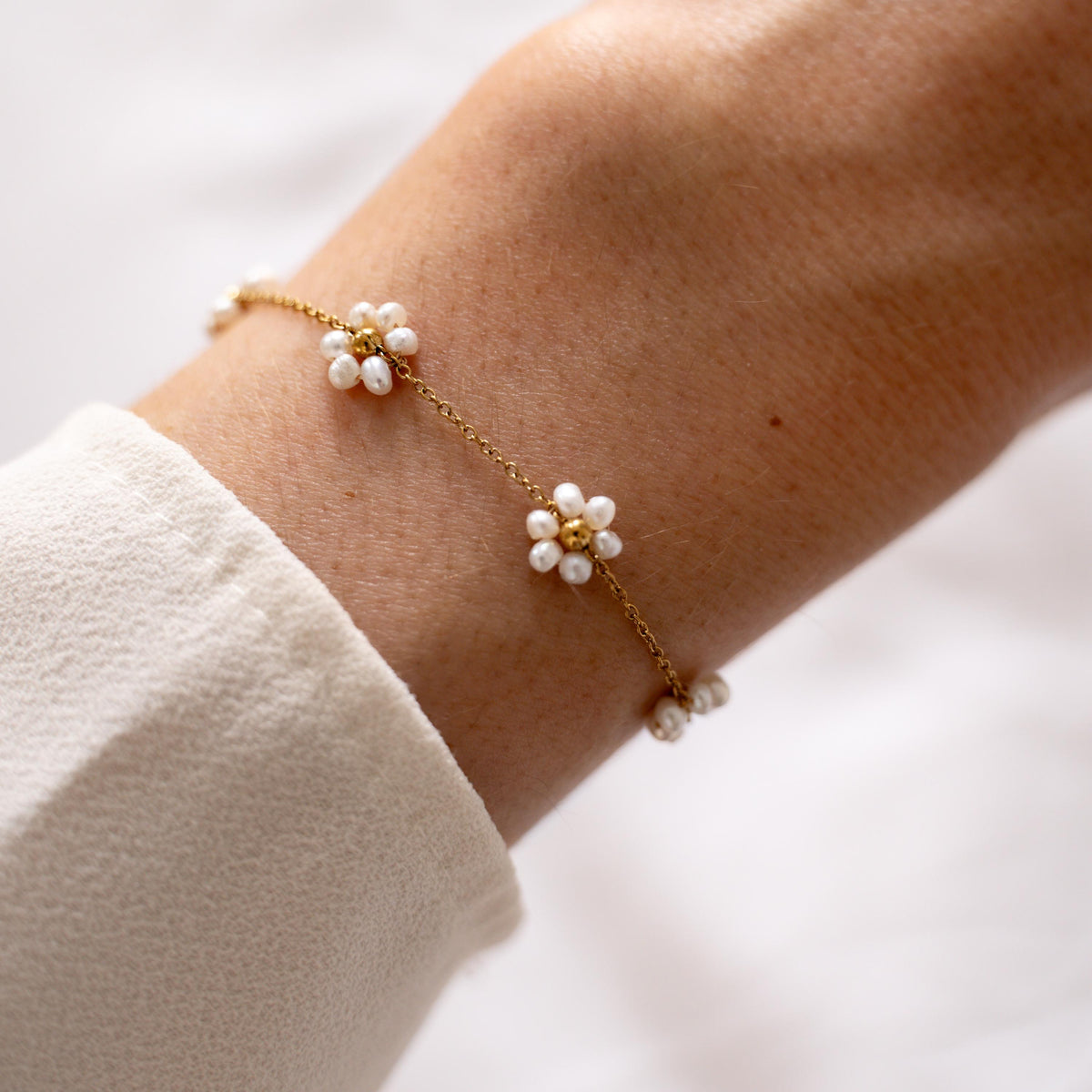 Bracelet fleurs en nacre blanche / Bracelet en acier inoxydable