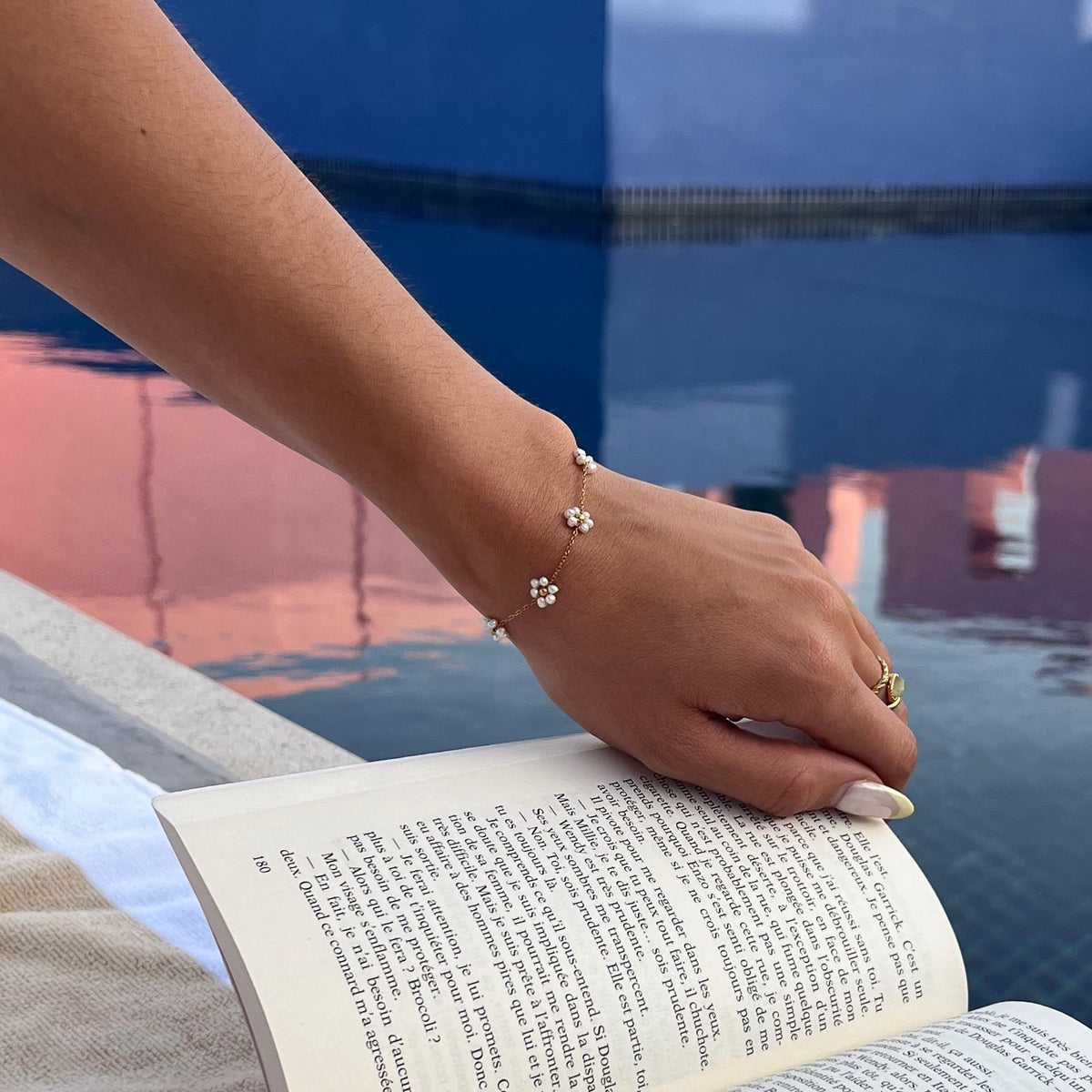 Bracelet fleurs en nacre blanche / Bracelet en acier inoxydable