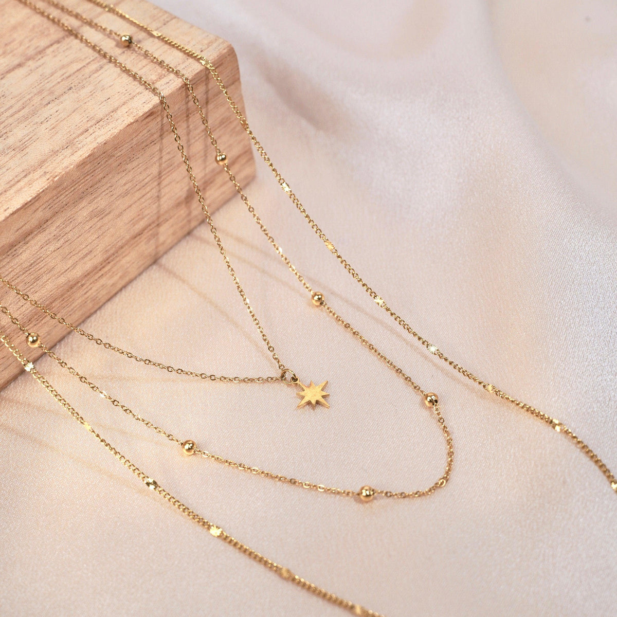 Collier pendentif étoile triple chaîne Éliane photo 2