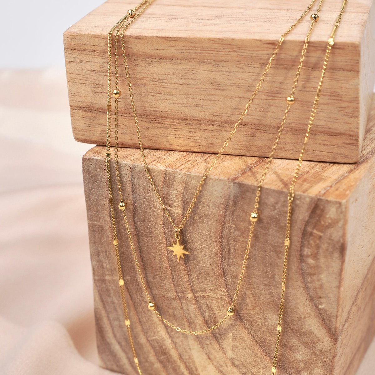 Collier pendentif étoile triple chaîne Éliane photo 3