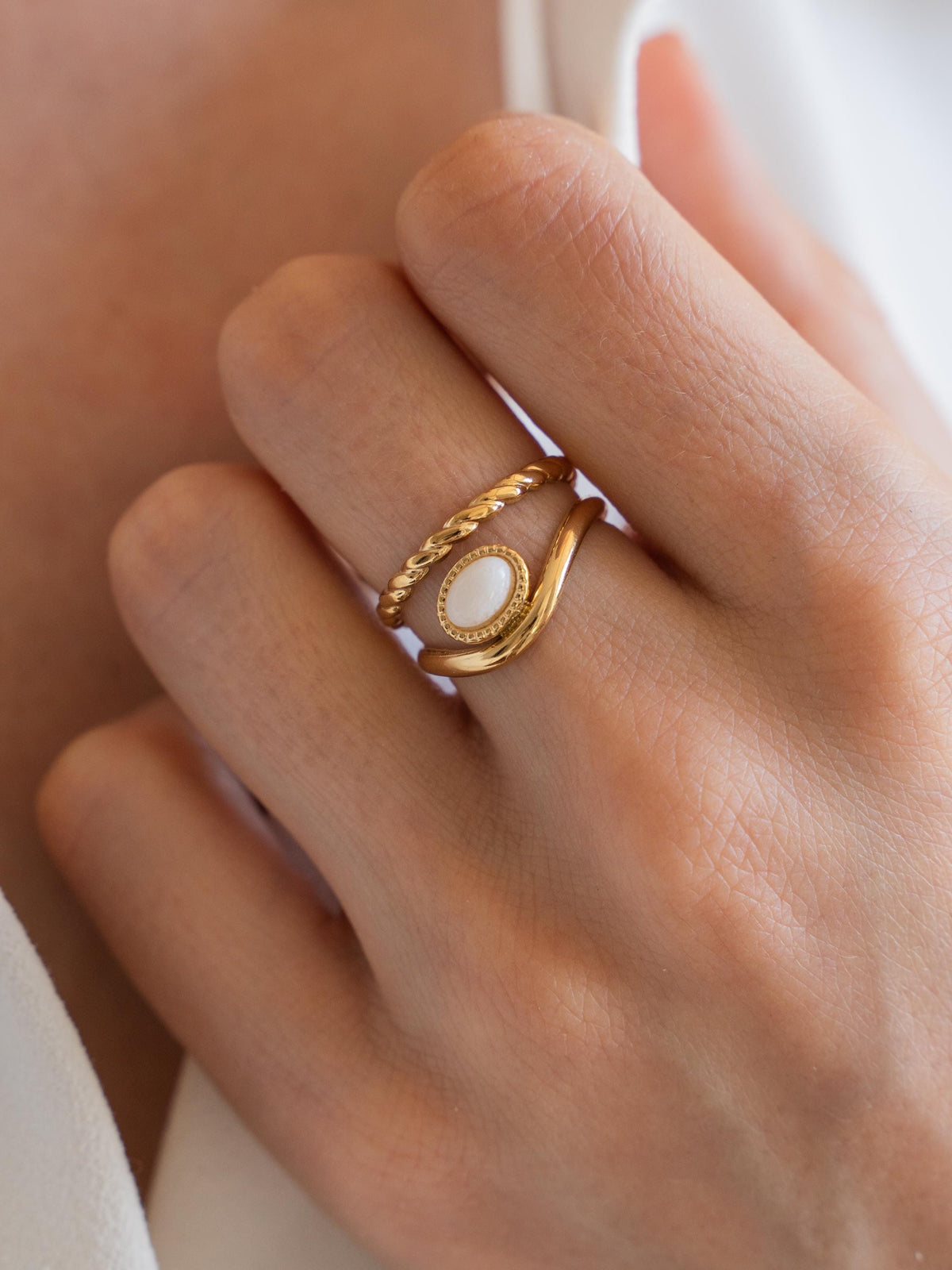 Bague femme agate blanche en V Irène photo 5