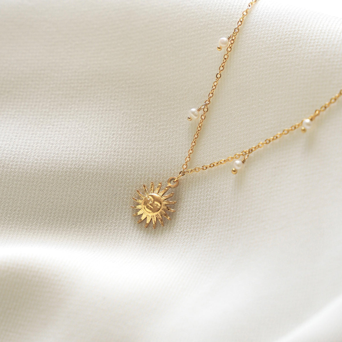 Collier pendentif soleil perles Éléonore photo 2