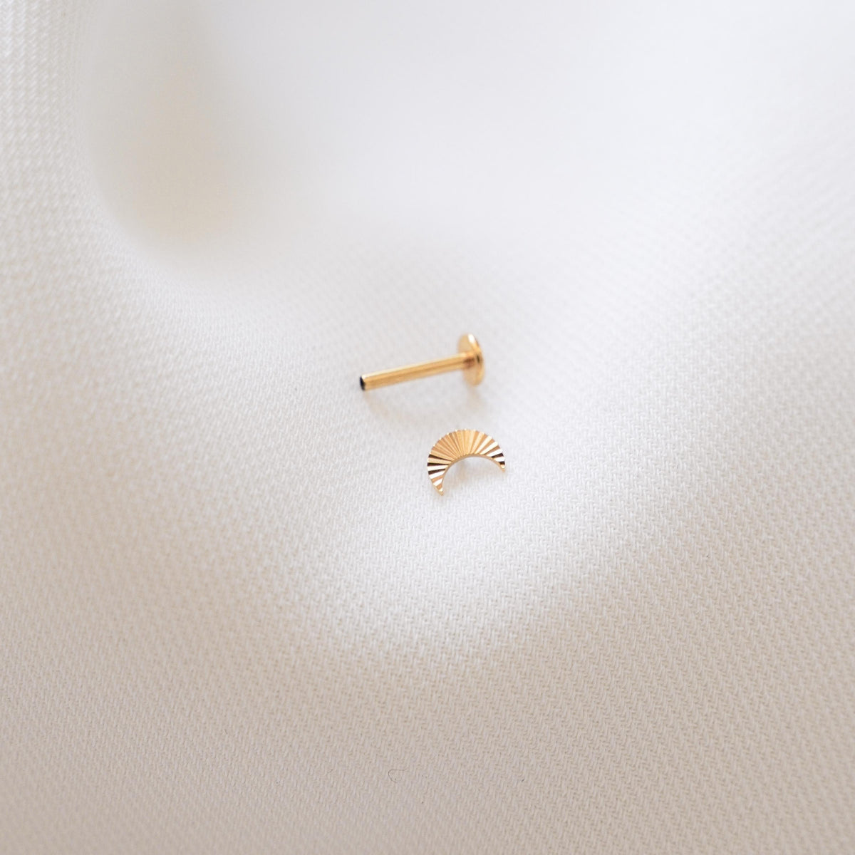 Piercing femme lune dorée acier inoxydable Oriane photo 2
