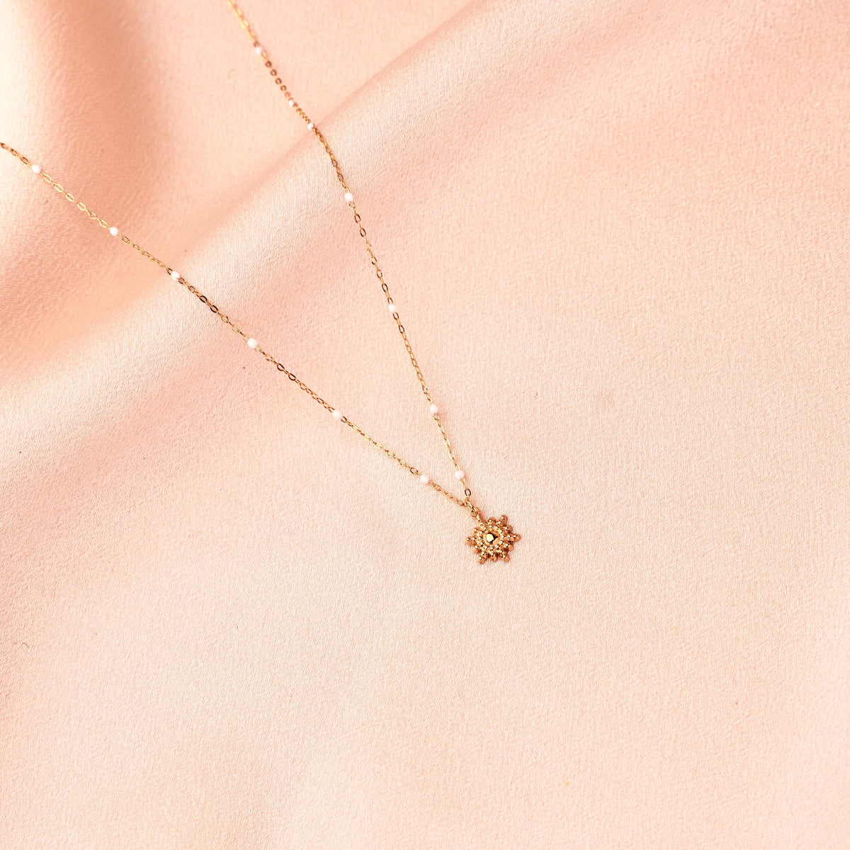 Collier pendentif soleil mini Éléonore photo 3