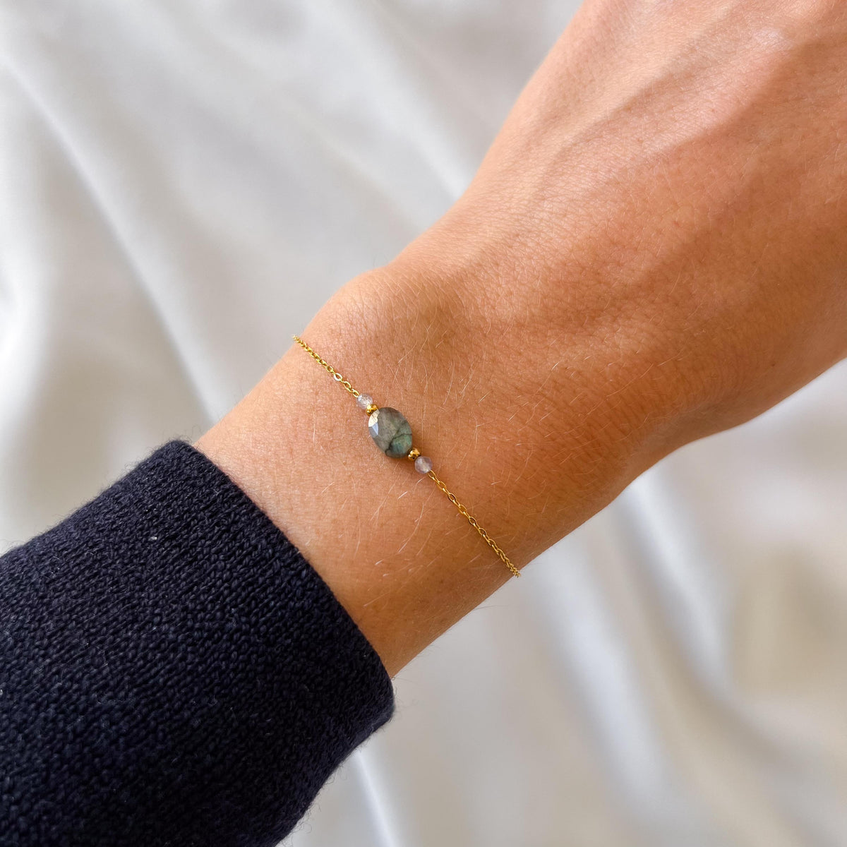 Bracelet chaîne fine pierre ovale labradorite Adèle