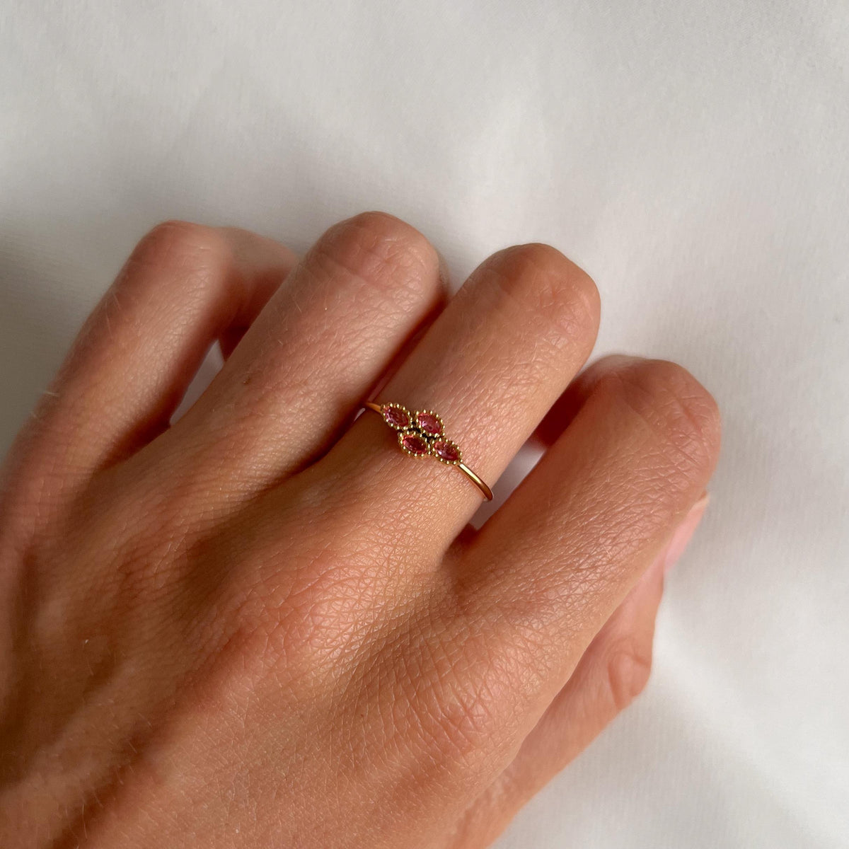 Bague fine sertie zircons roses Vendôme photo 2