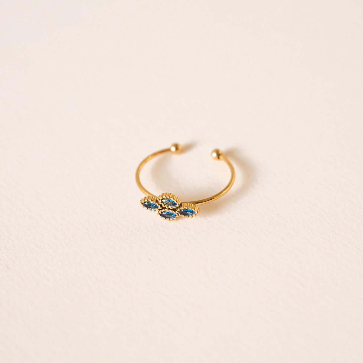 Bague fine sertie zircons bleus Vendôme photo 3
