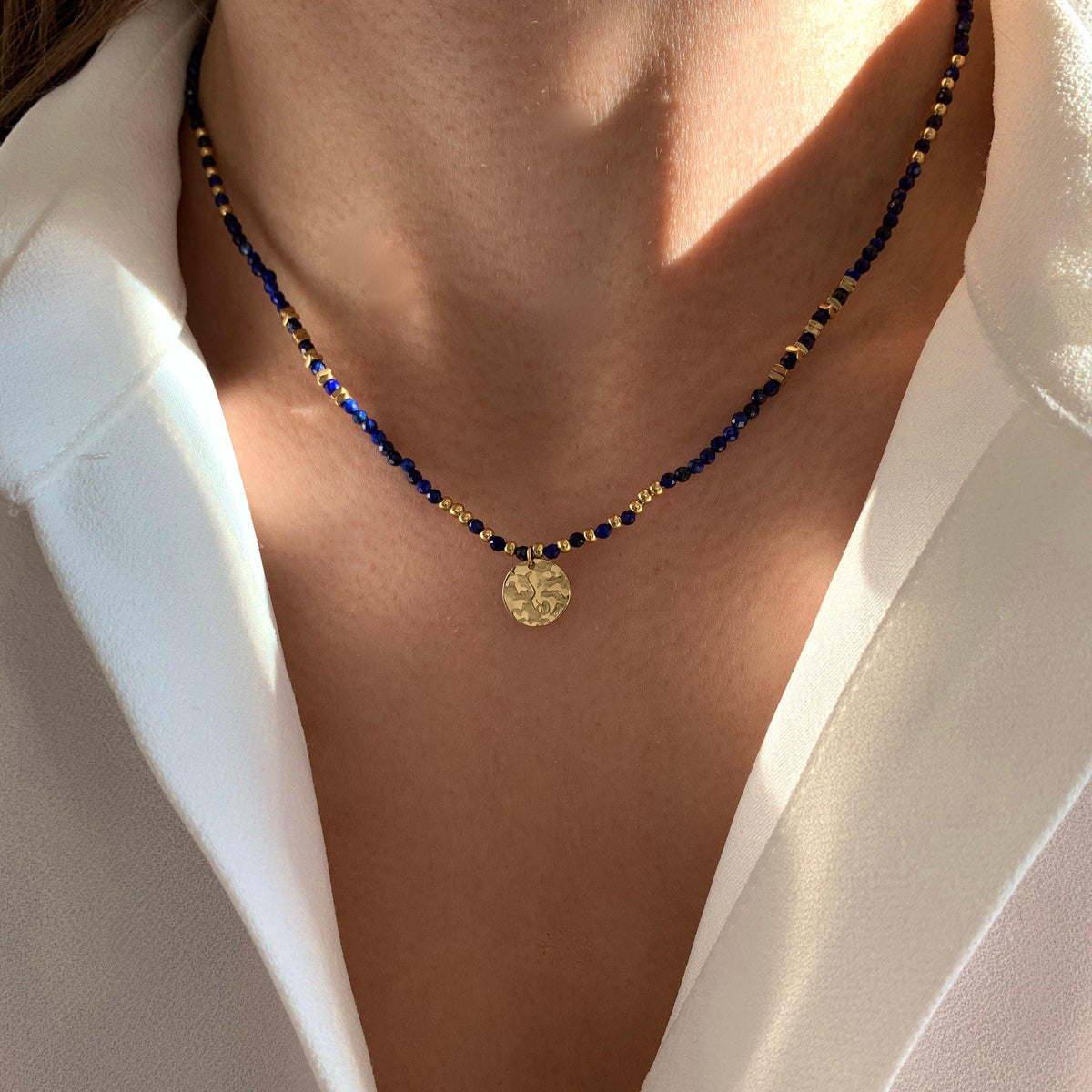 Collier perles et médaille apatite Augustine photo 5