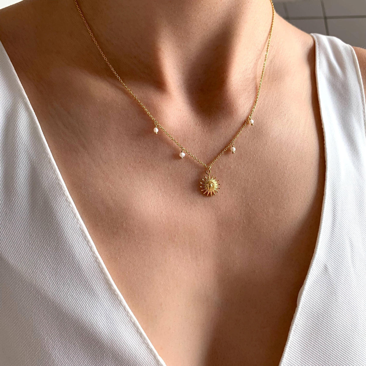 Collier pendentif soleil perles Éléonore