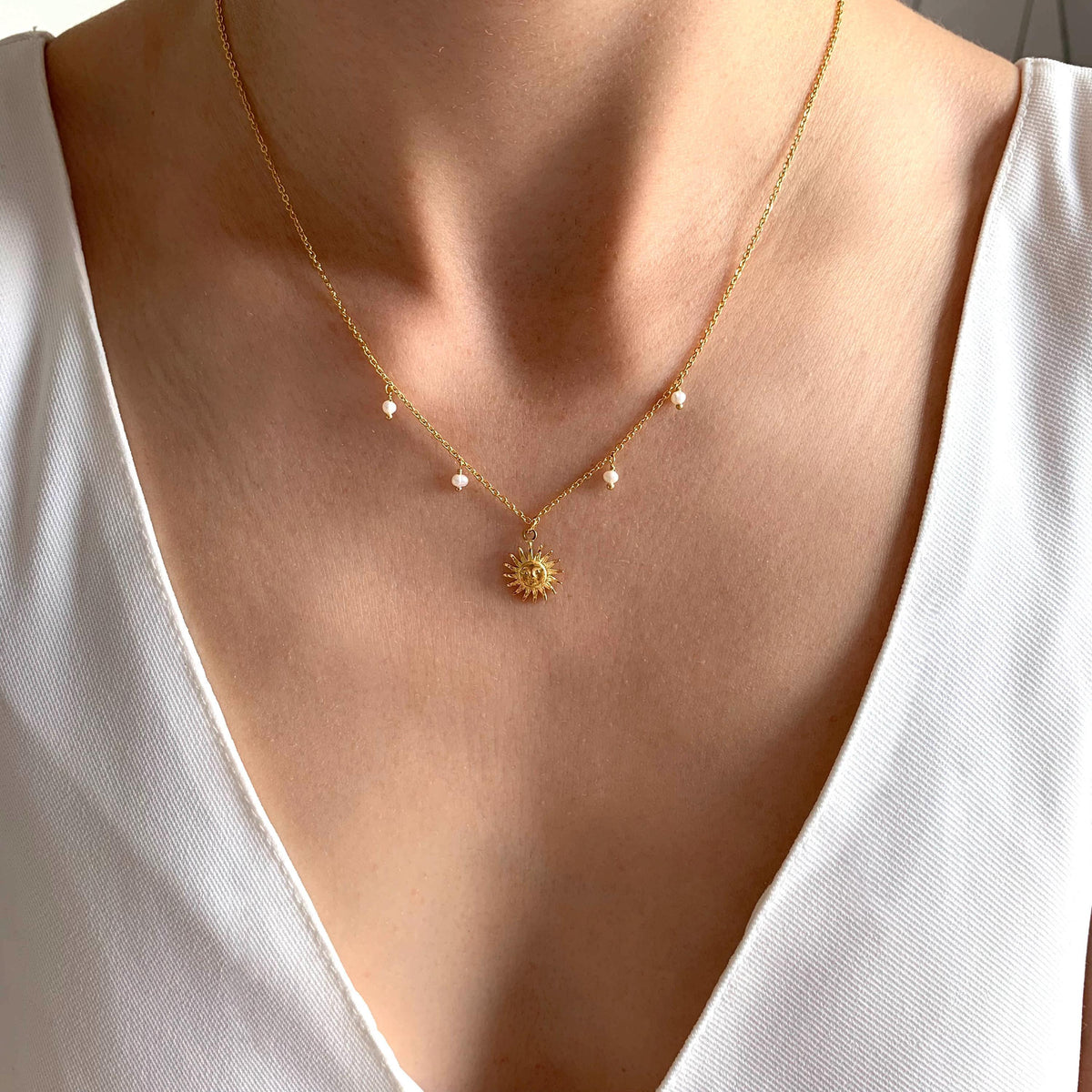 Collier pendentif soleil perles Éléonore photo 4