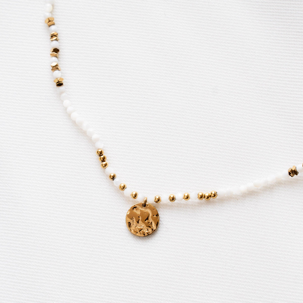 Collier rang de perles agate blanche Jeanne photo 3