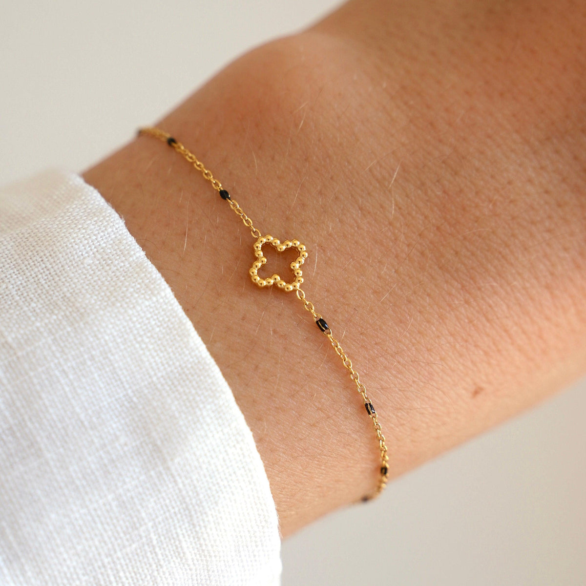 Bracelet fin trèfle doré Cosima photo 3