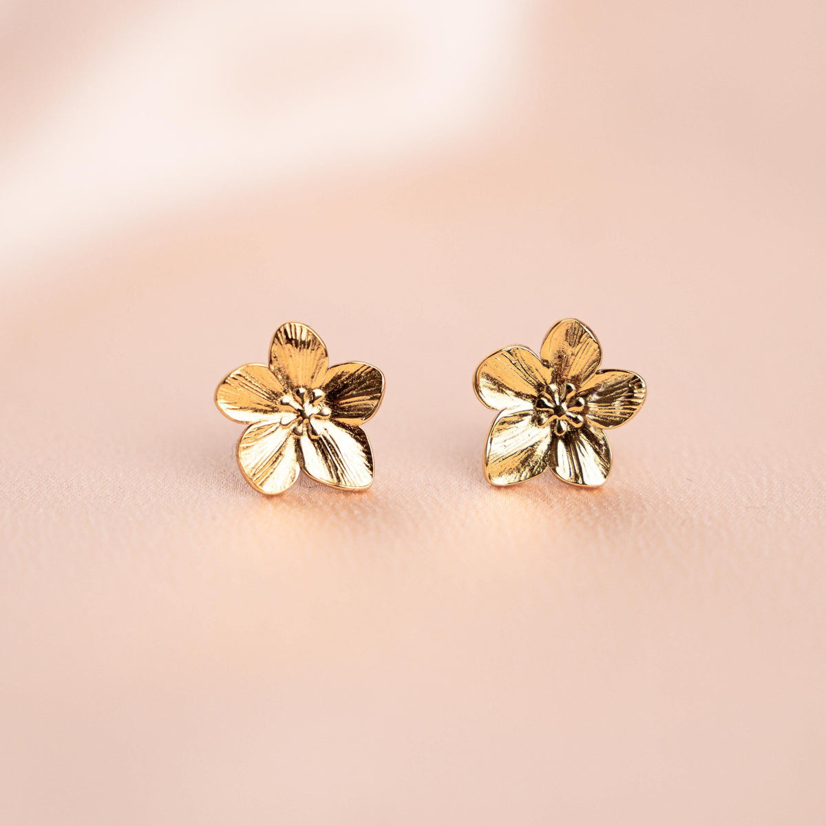 Boucles d'oreilles fleur dorée Sidonie photo 2