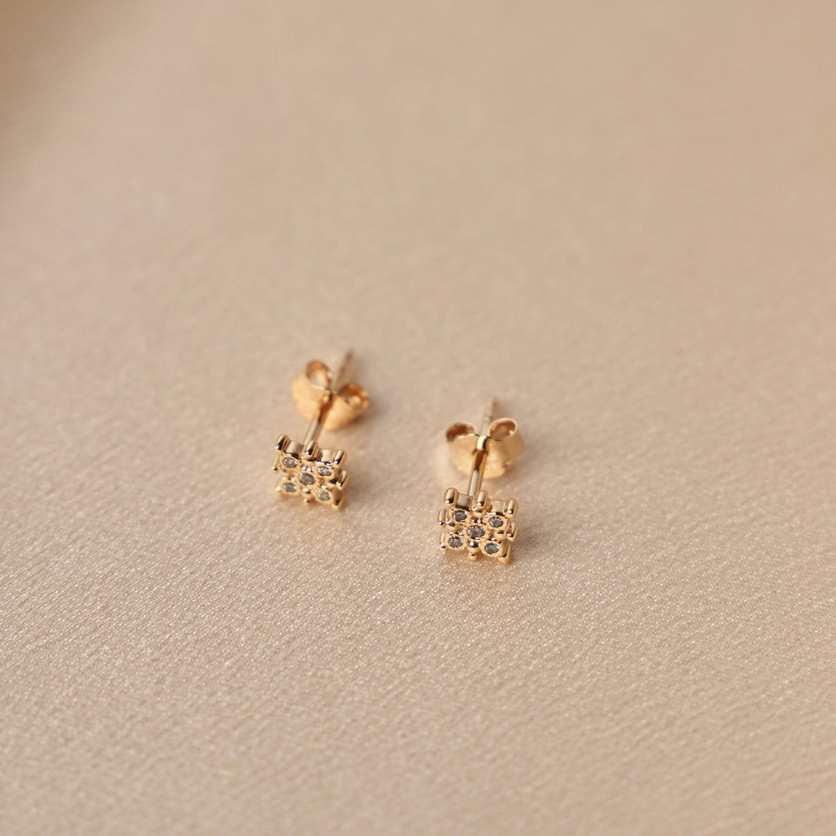 Puces d'oreilles fleur plaqué or zircons Corinne photo 3