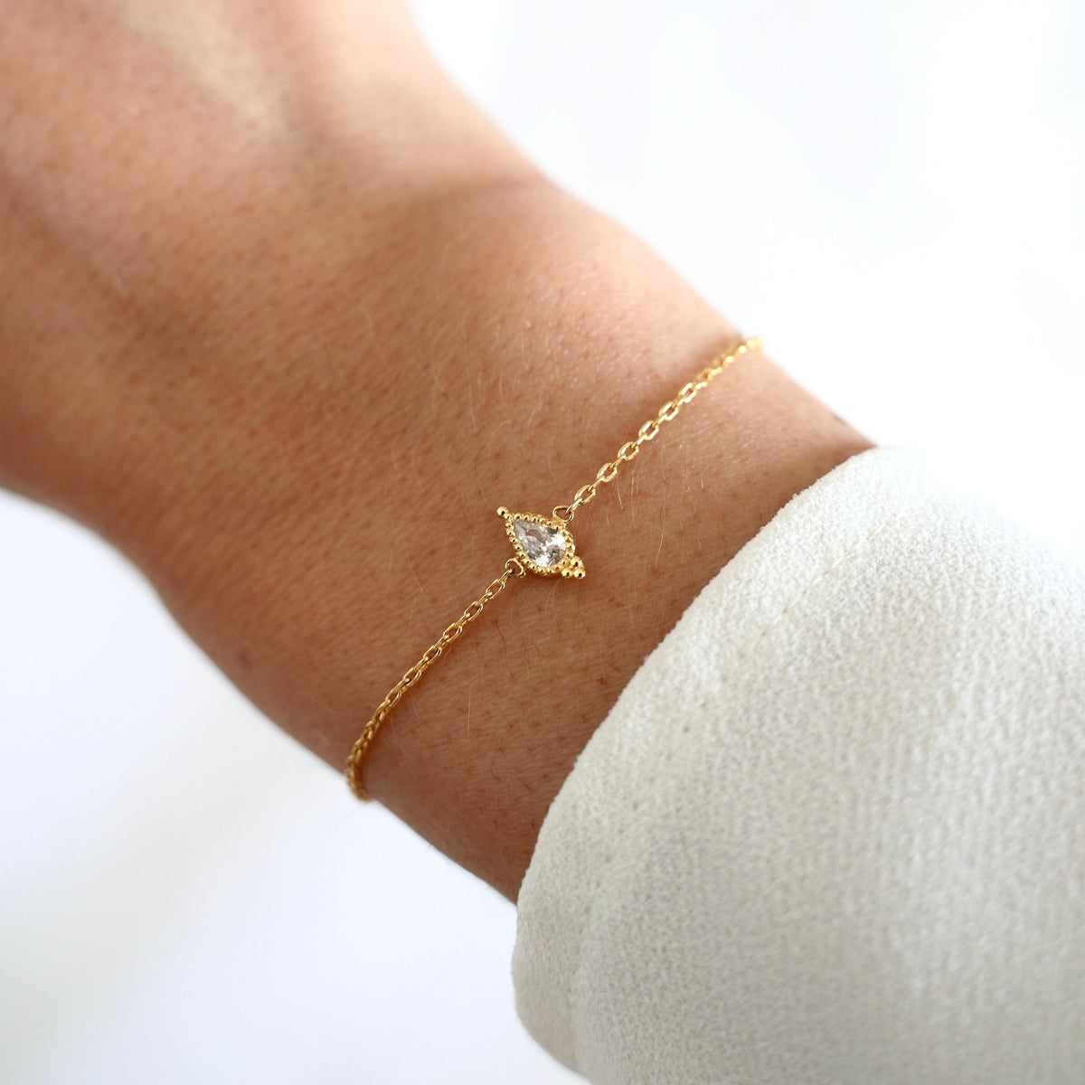 Bracelet chaîne fine goutte zircon plaqué or Esther