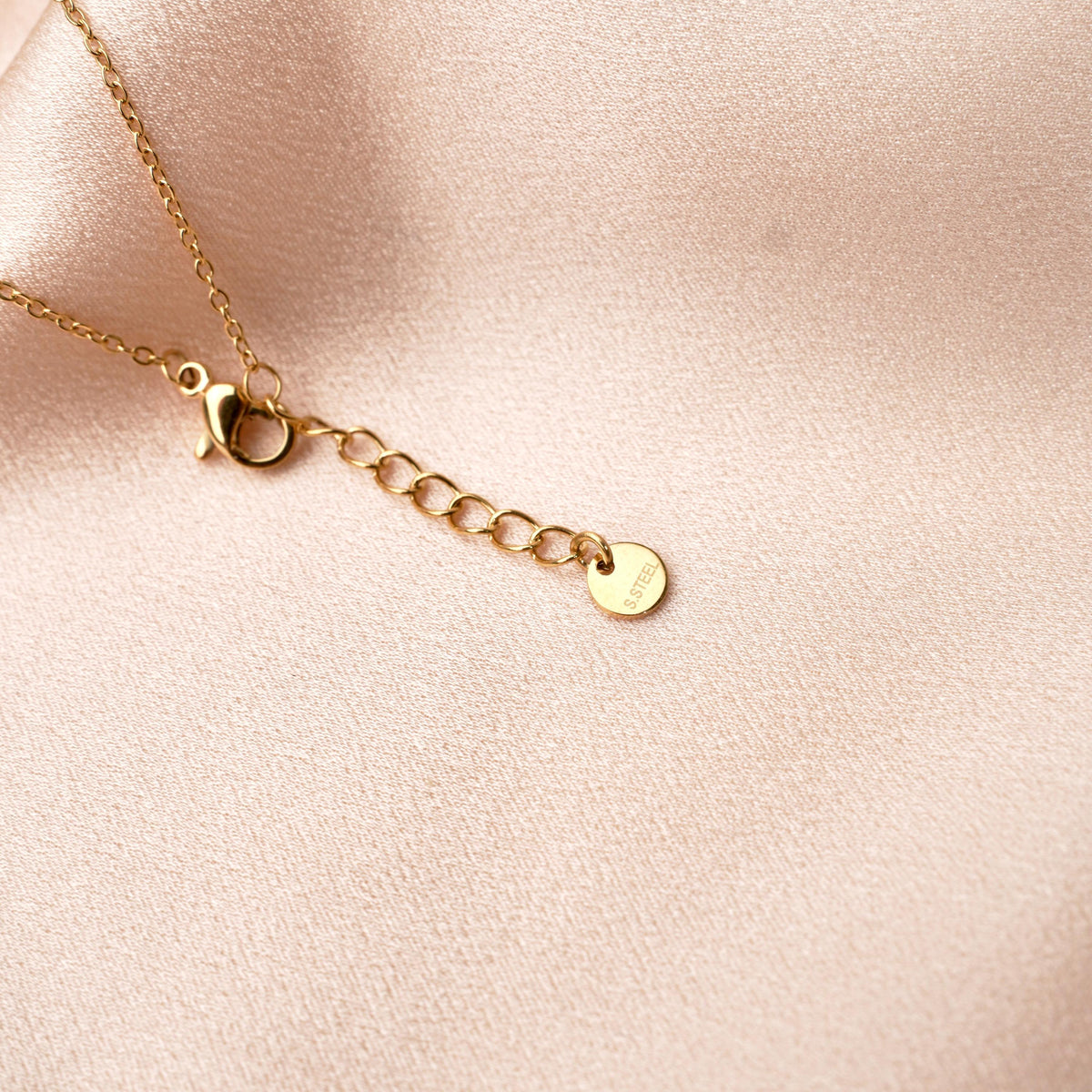 Bracelet chaîne fine pendentif rond rayonnant Ernestine photo 3
