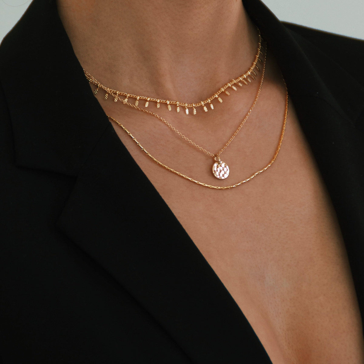 Collier plaqué or médaille ronde martelée Bérangère photo 3