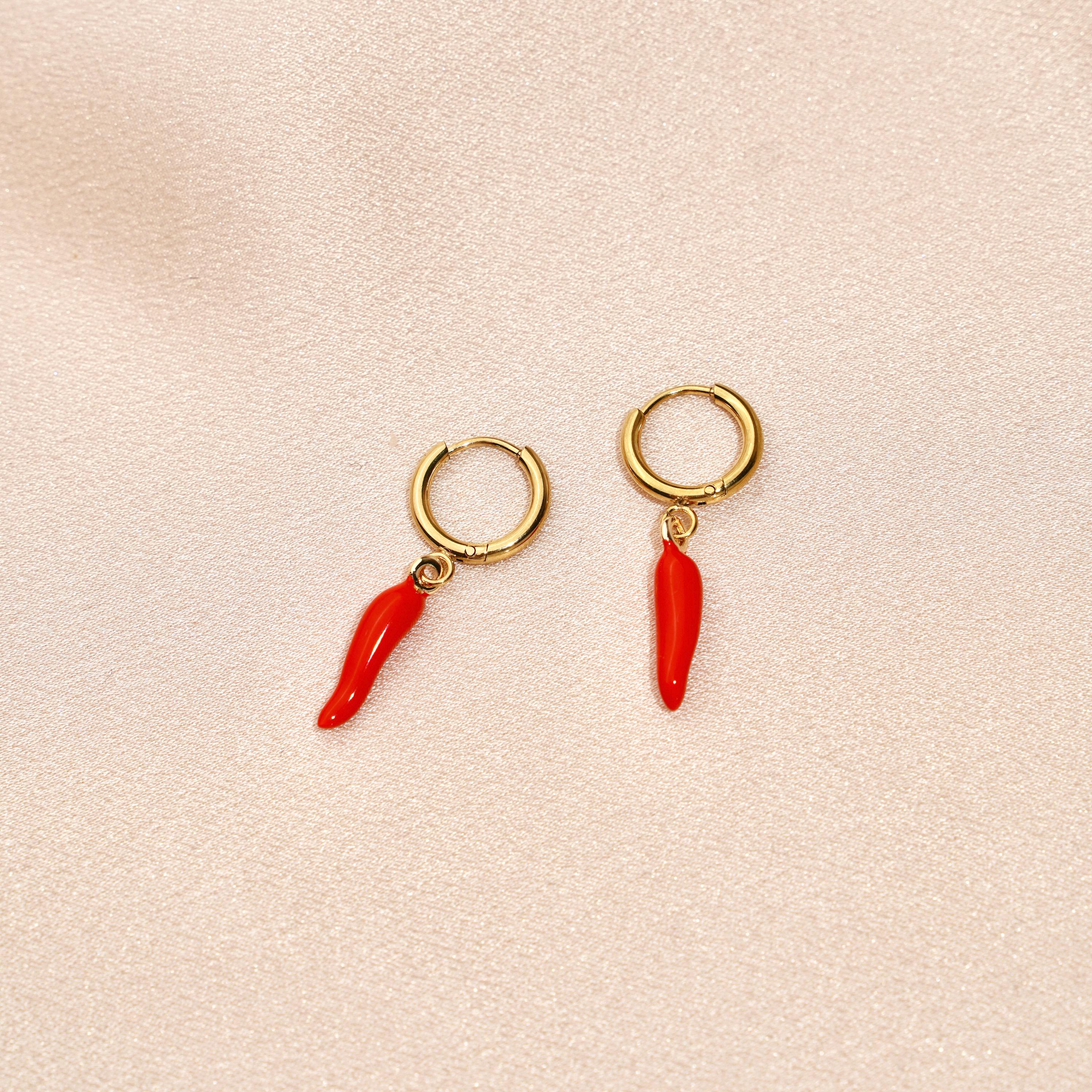 Petites créoles acier inoxydable pendentif piment rouge / Boucles d'oreilles dormeuses mini créoles chili