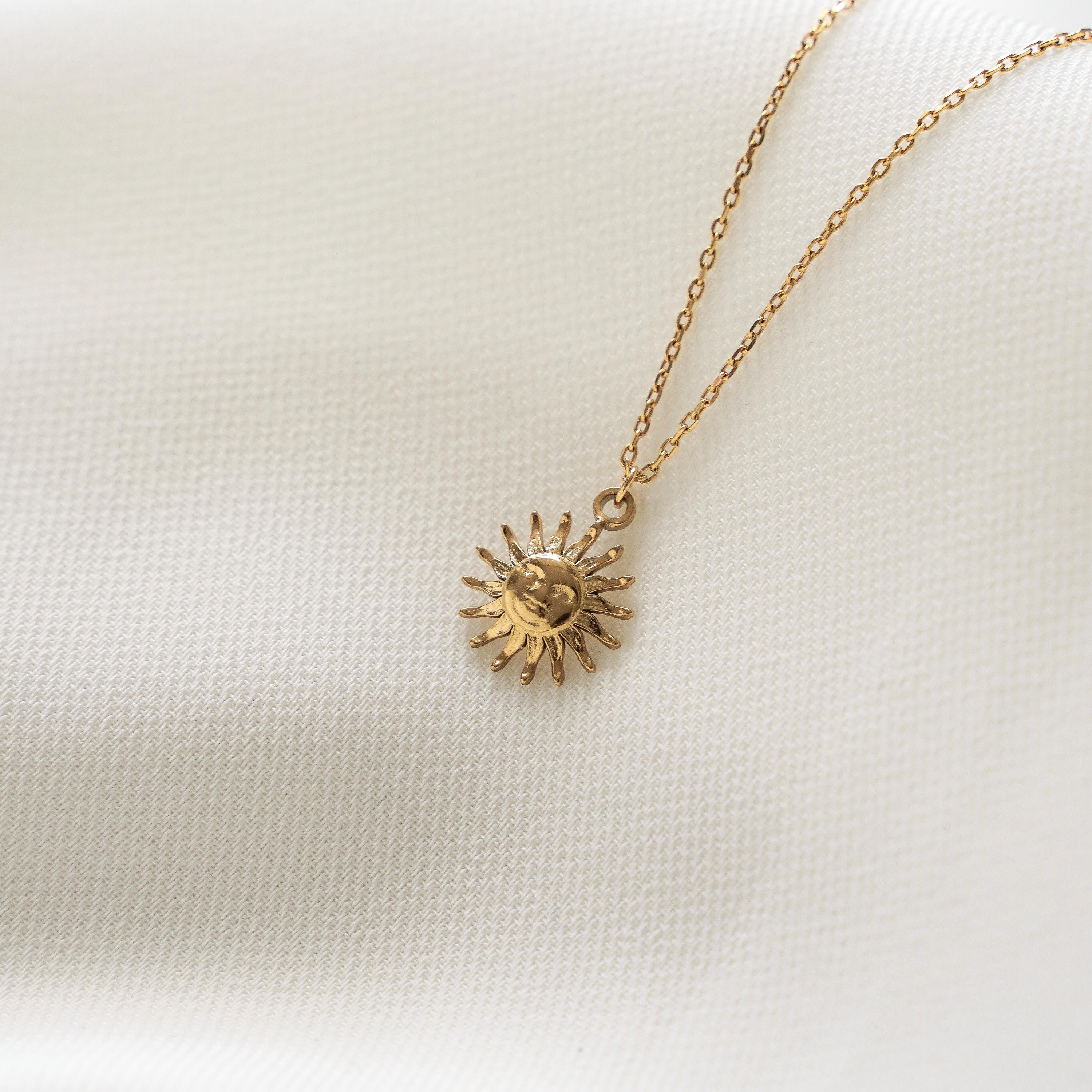 Collier pendentif soleil / Collier femme minimaliste chaine fine acier inoxydable / Cadeau femme