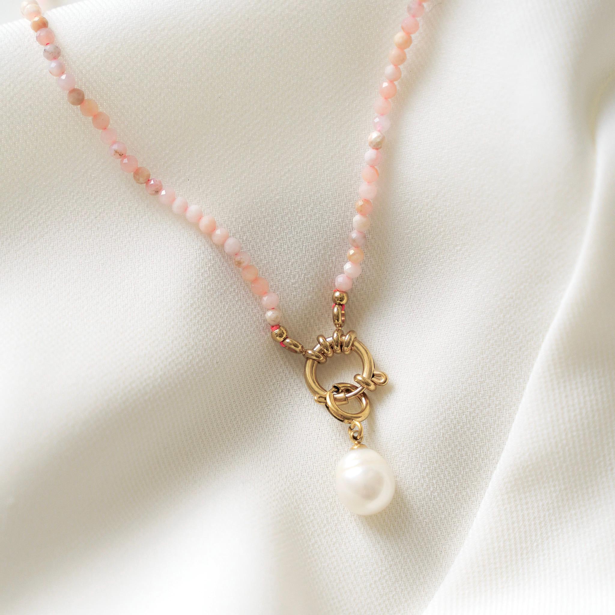 Collier pierre naturelle Rhodonite et perle d'eau douce / Collier femme perles rose pâle et nacre