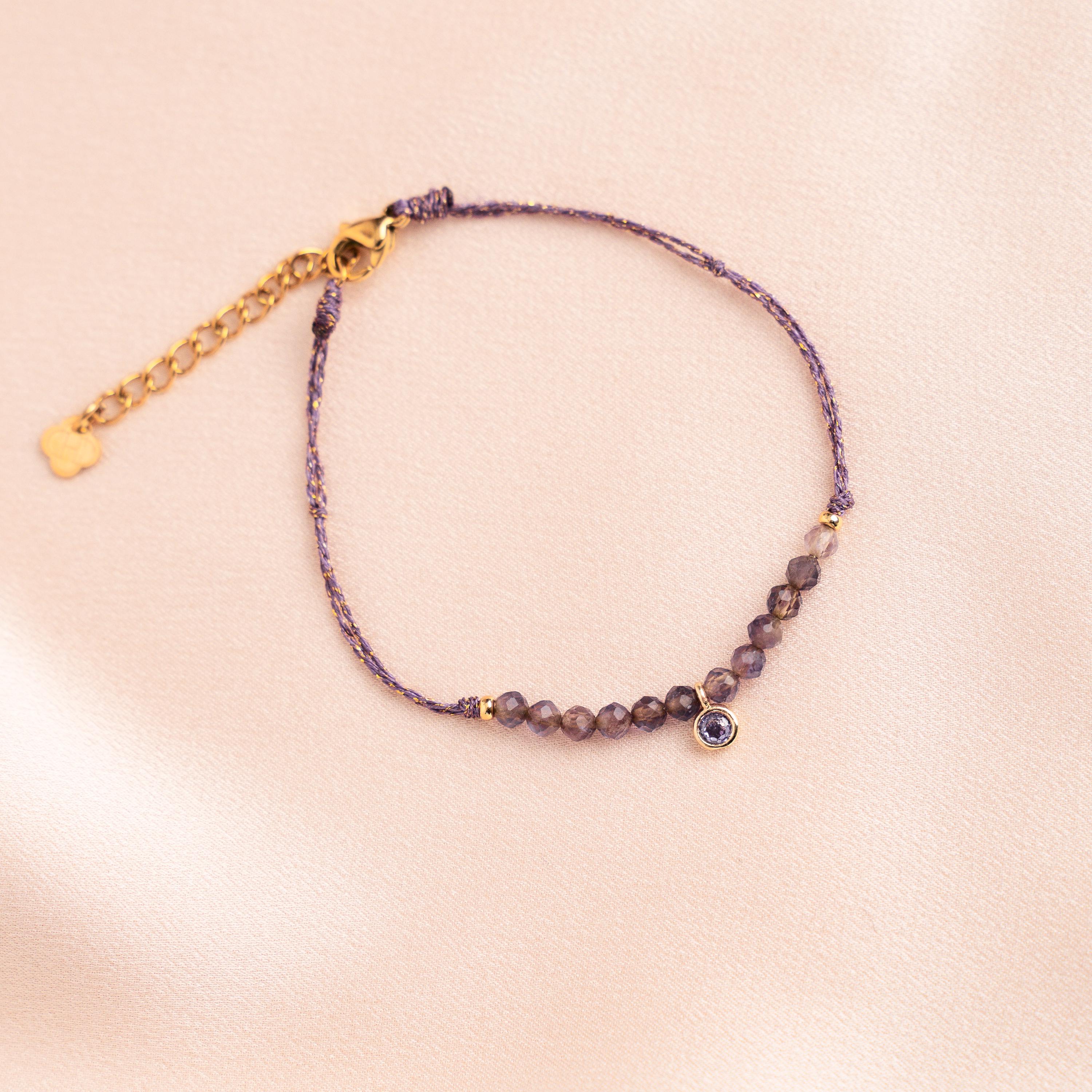 Bracelet perles en nacres blanches, zirconium rose pâle & cordon kaki