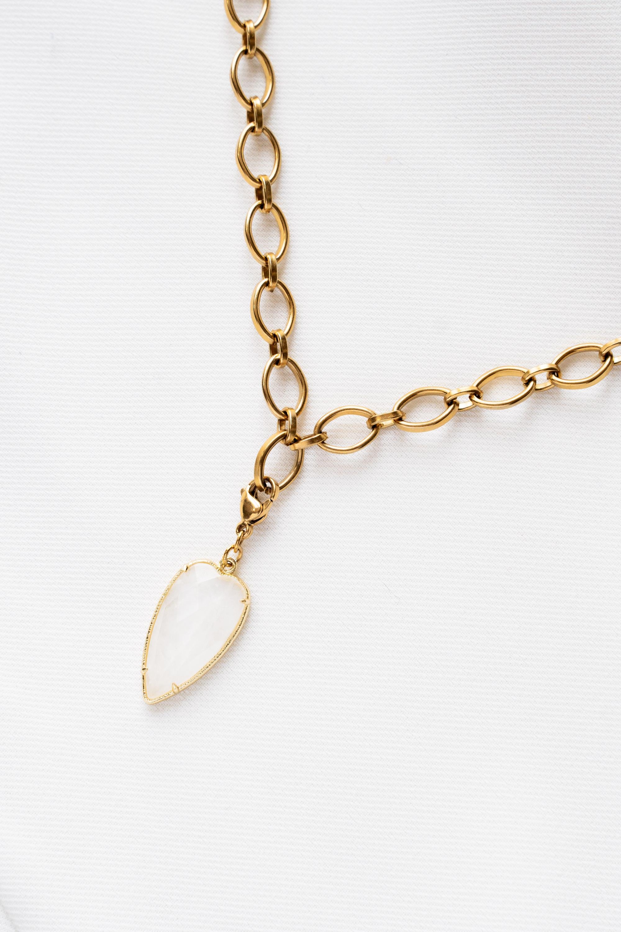 Collier pendentif coeur en cristal de roche chaine épaisse en acier inoxydable / Collier femme chaine anneaux ovales pierre naturelle
