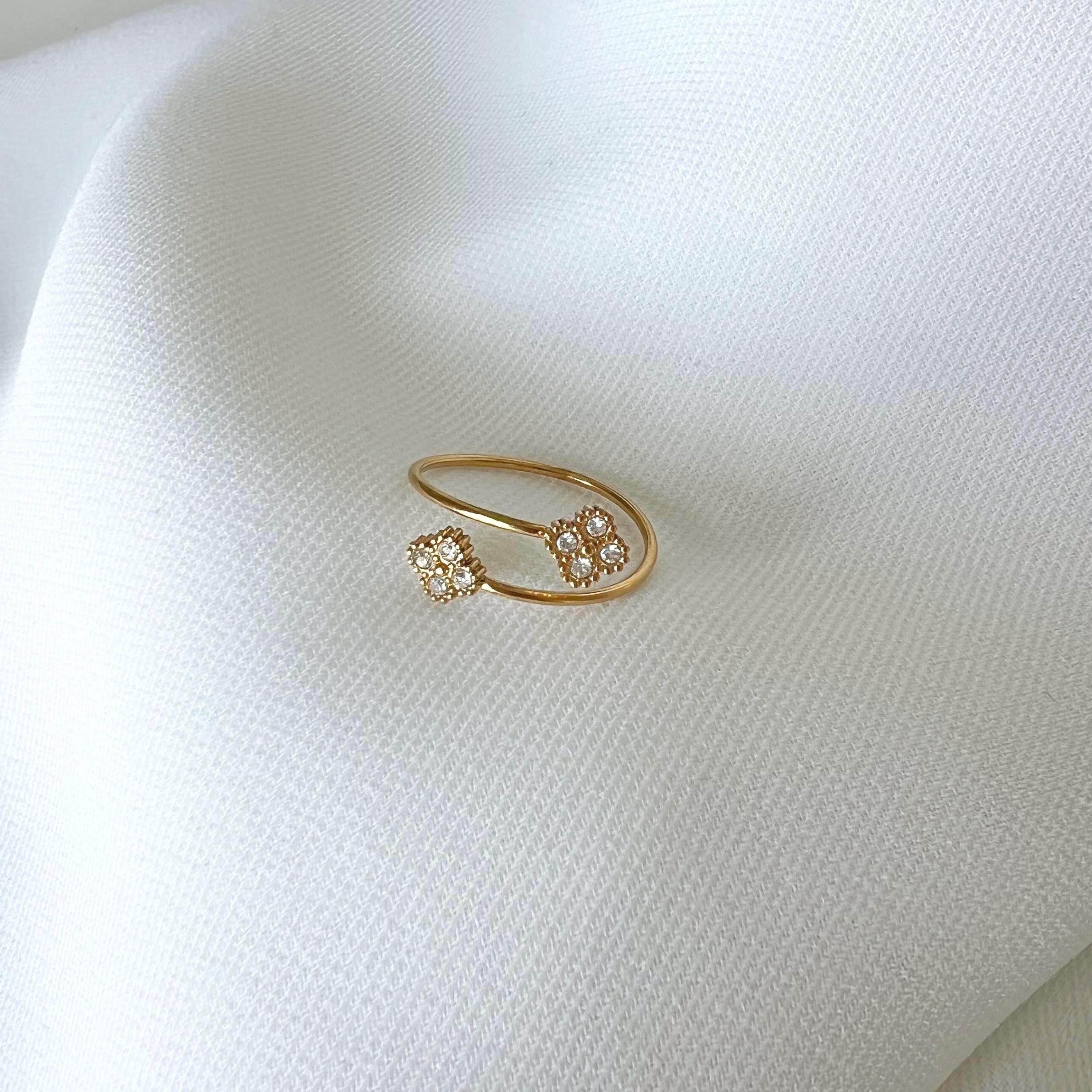Bague femme acier inoxydable trèfle oxydes de zirconium / Bague réglable dorée résistante à l'eau