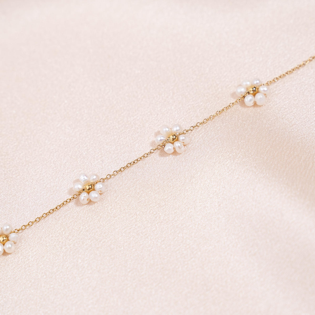 Bracelet fleurs en nacre blanche / Bracelet en acier inoxydable