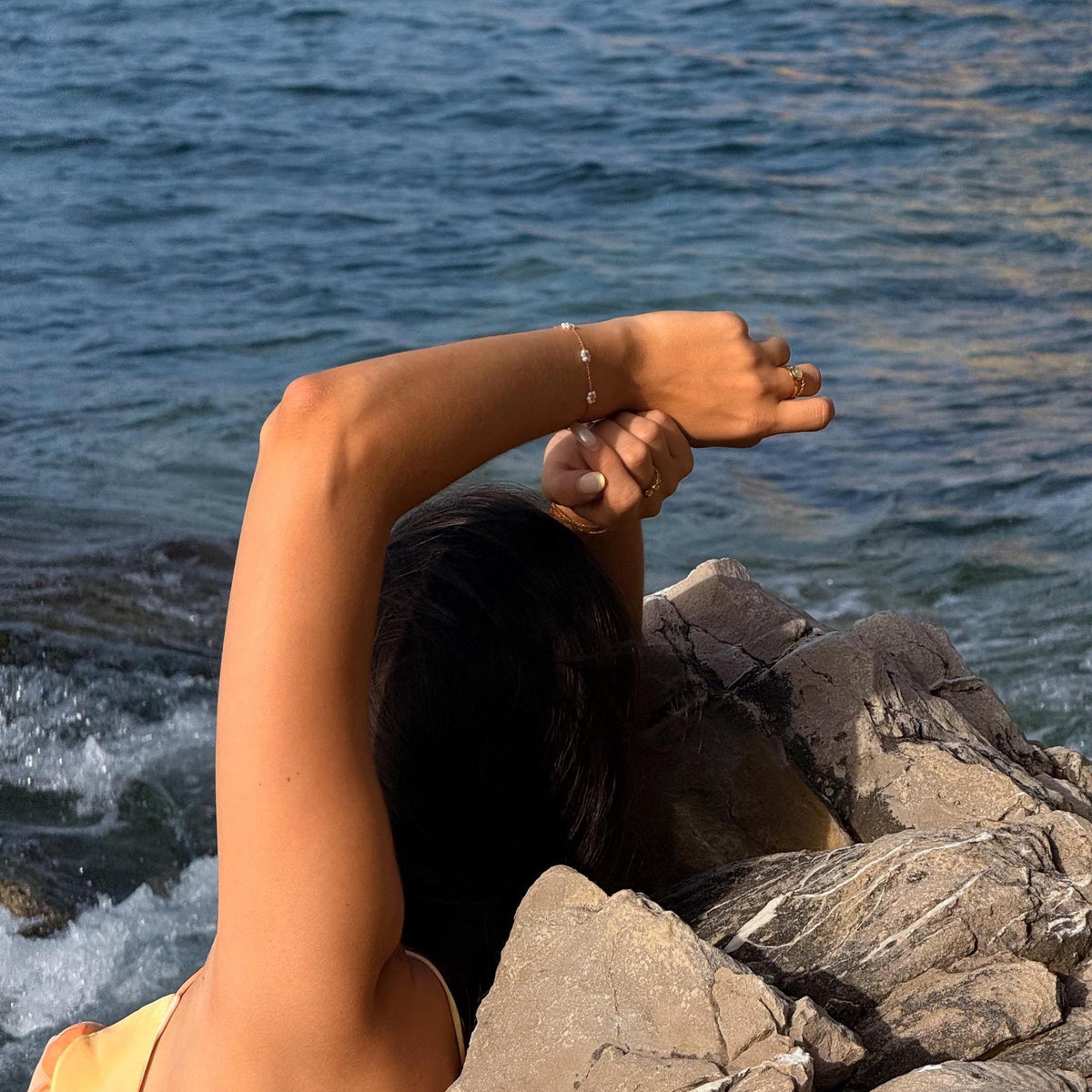 Bracelet fleurs en nacre blanche / Bracelet en acier inoxydable