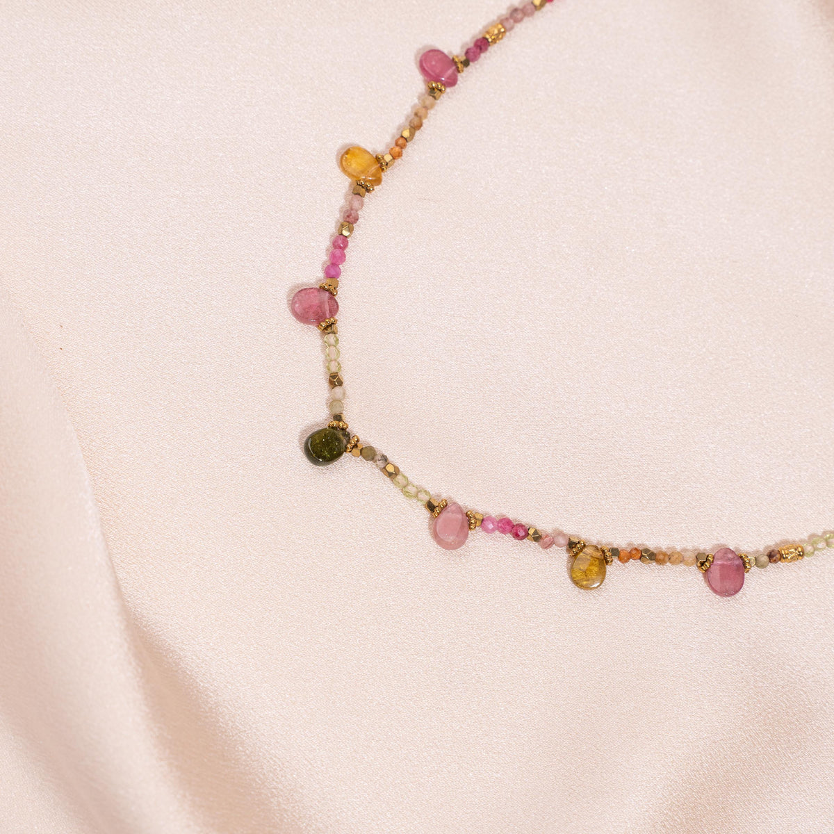 Collier pierres naturelles ras de cou Cécile