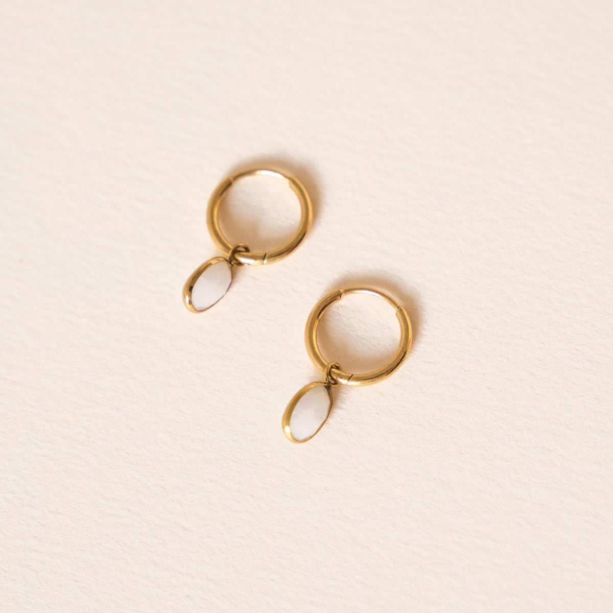 Boucles d'oreilles pierre ovale agate blanche Adèle photo 2