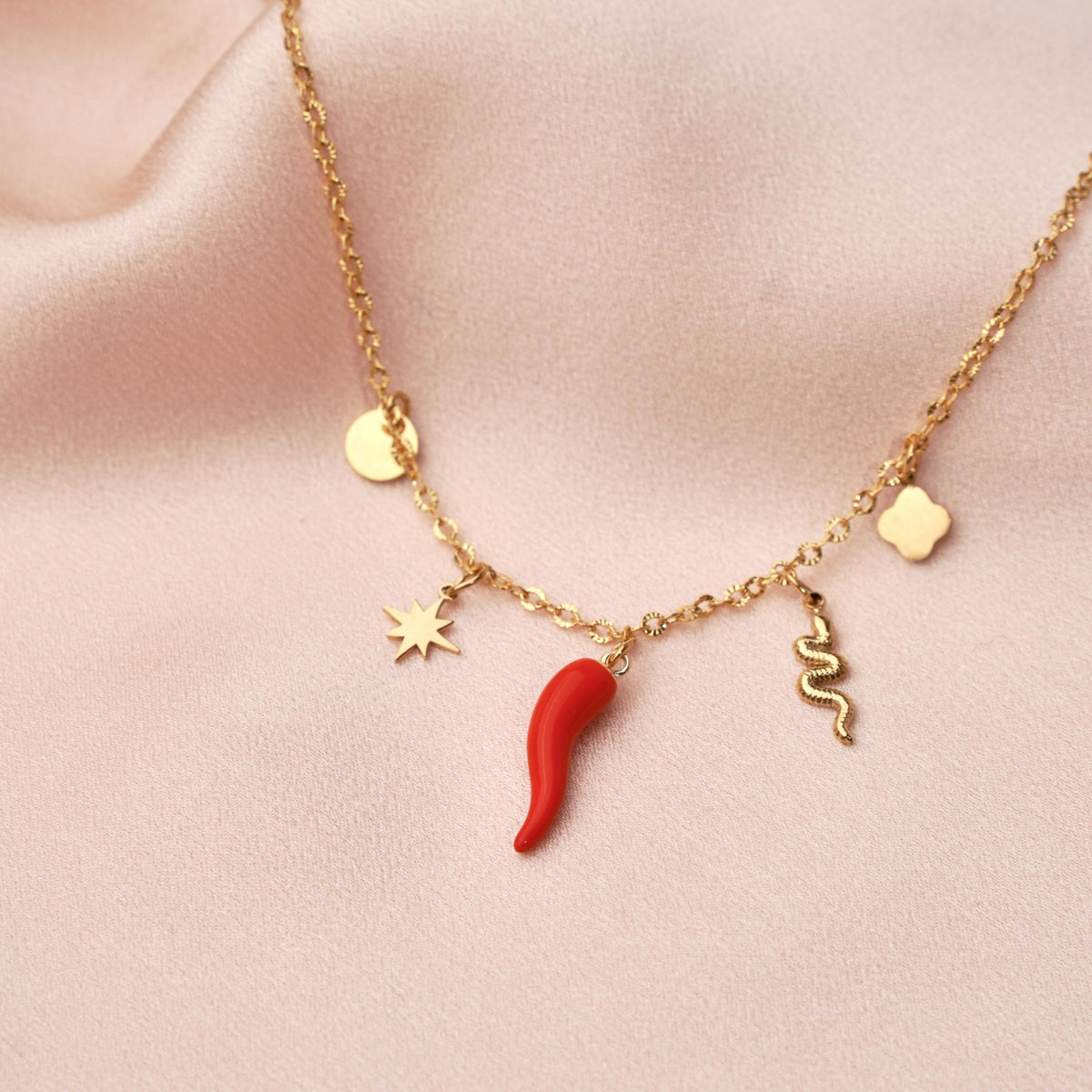 Collier pendentif piment breloques Caroline