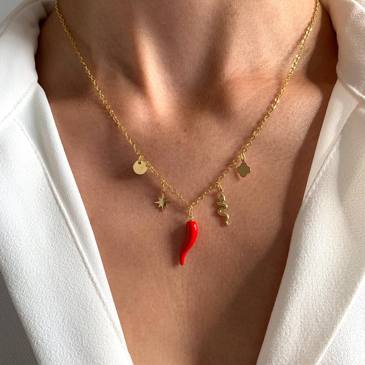 Collier pendentif piment breloques Caroline photo 2