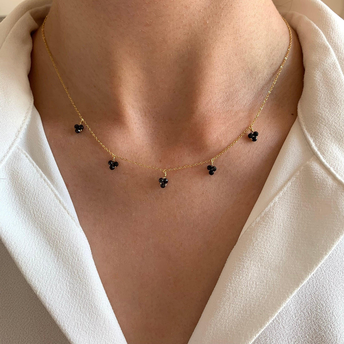 Collier fleur perles onyx noir Marguerite