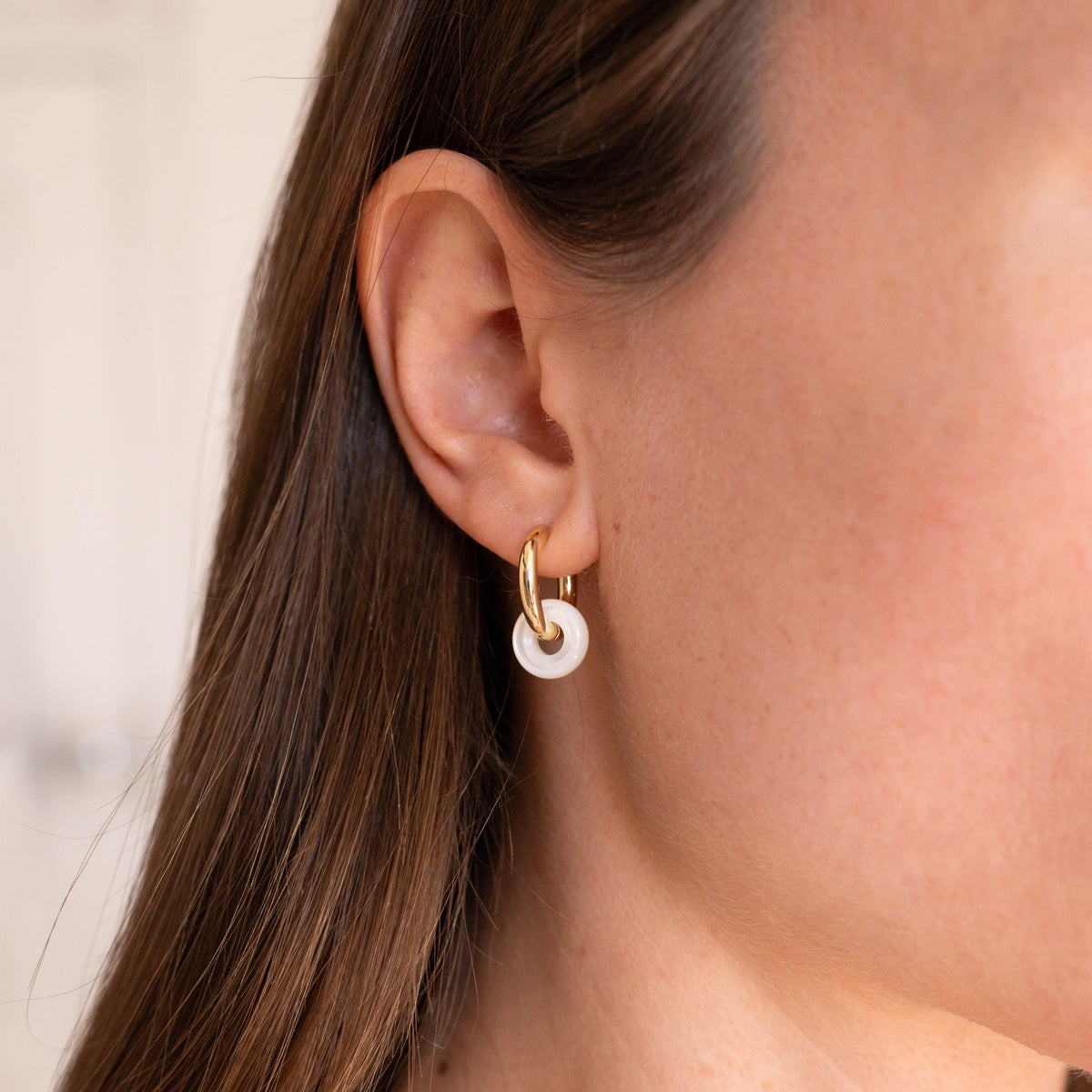 Boucles d'oreilles anneau nacre blanche Fanny