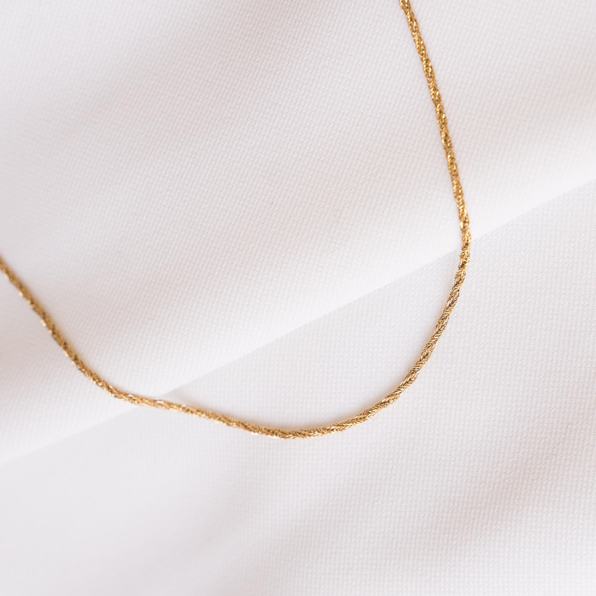 Collier chaîne torsadée dorée Cassandre photo 2