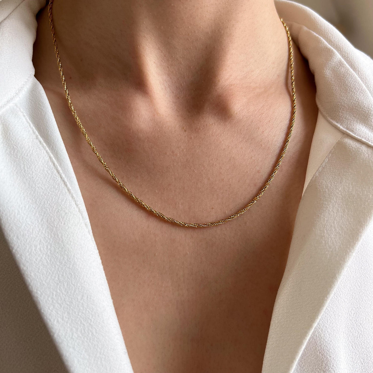 Collier chaîne torsadée dorée Cassandre photo 3