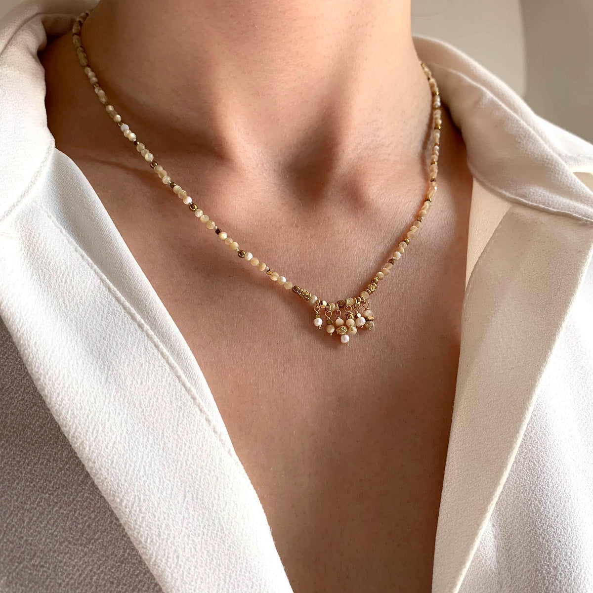 Collier rang de perles nacre blanche Jeanne