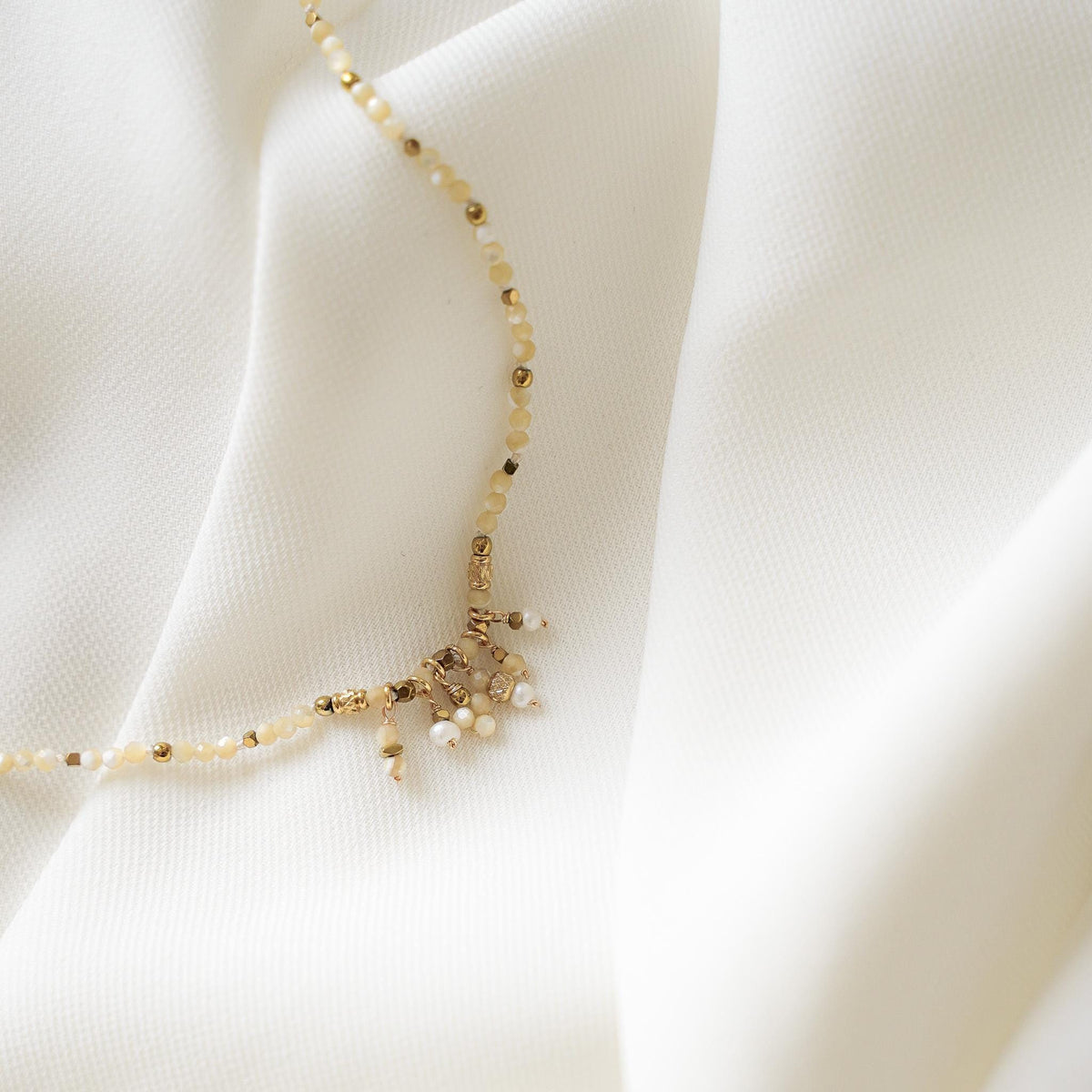 Collier rang de perles nacre blanche Jeanne photo 2