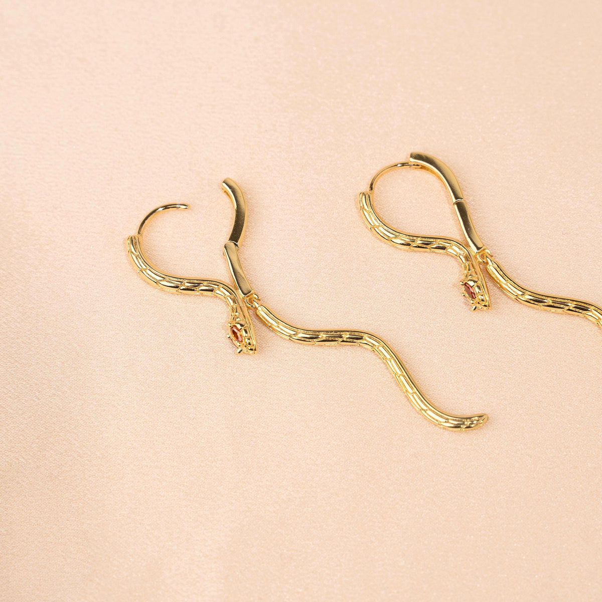 Boucles d'oreilles pendantes serpent Léa photo 6
