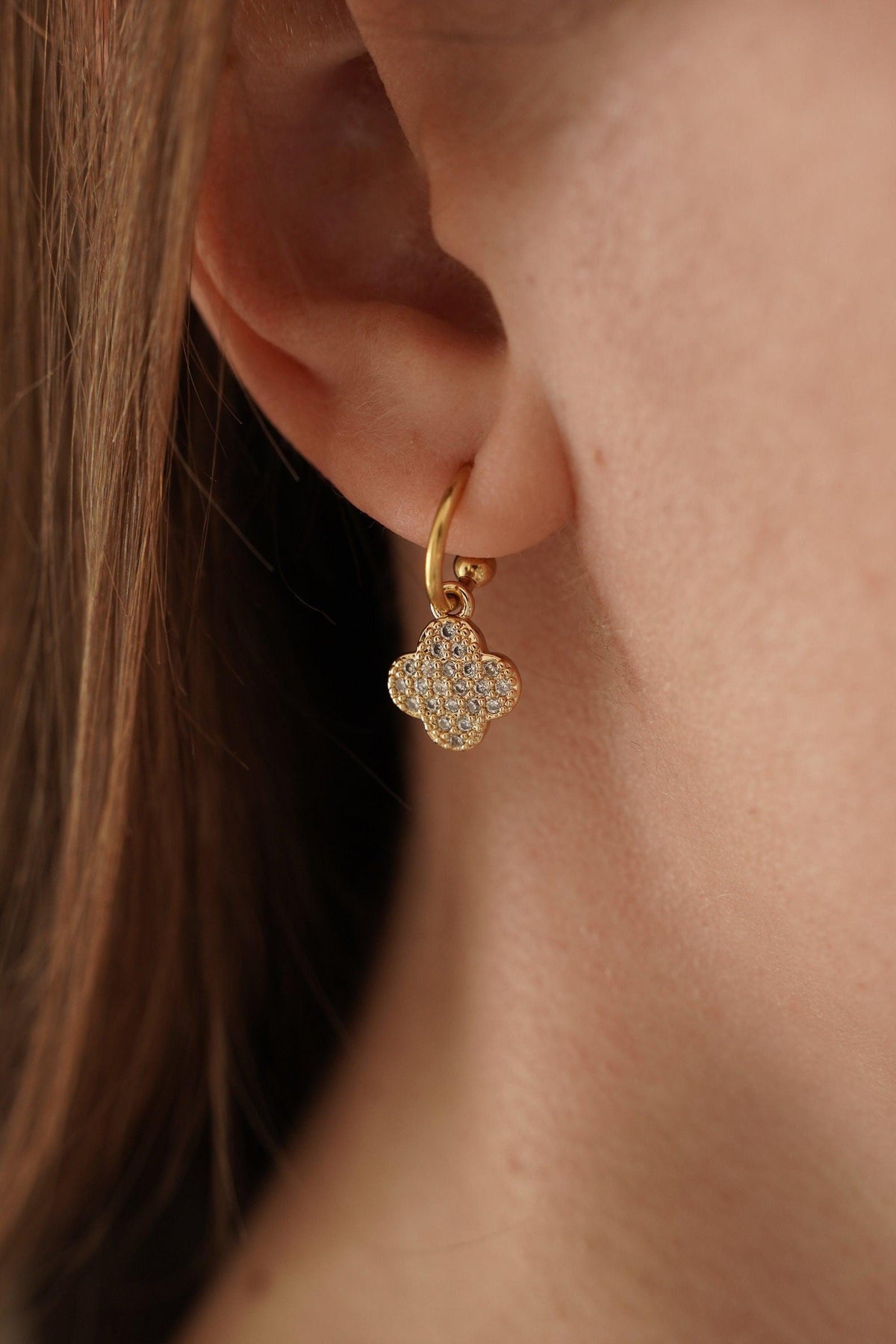 Boucles d'oreilles anneaux sertis dorés Maëlle