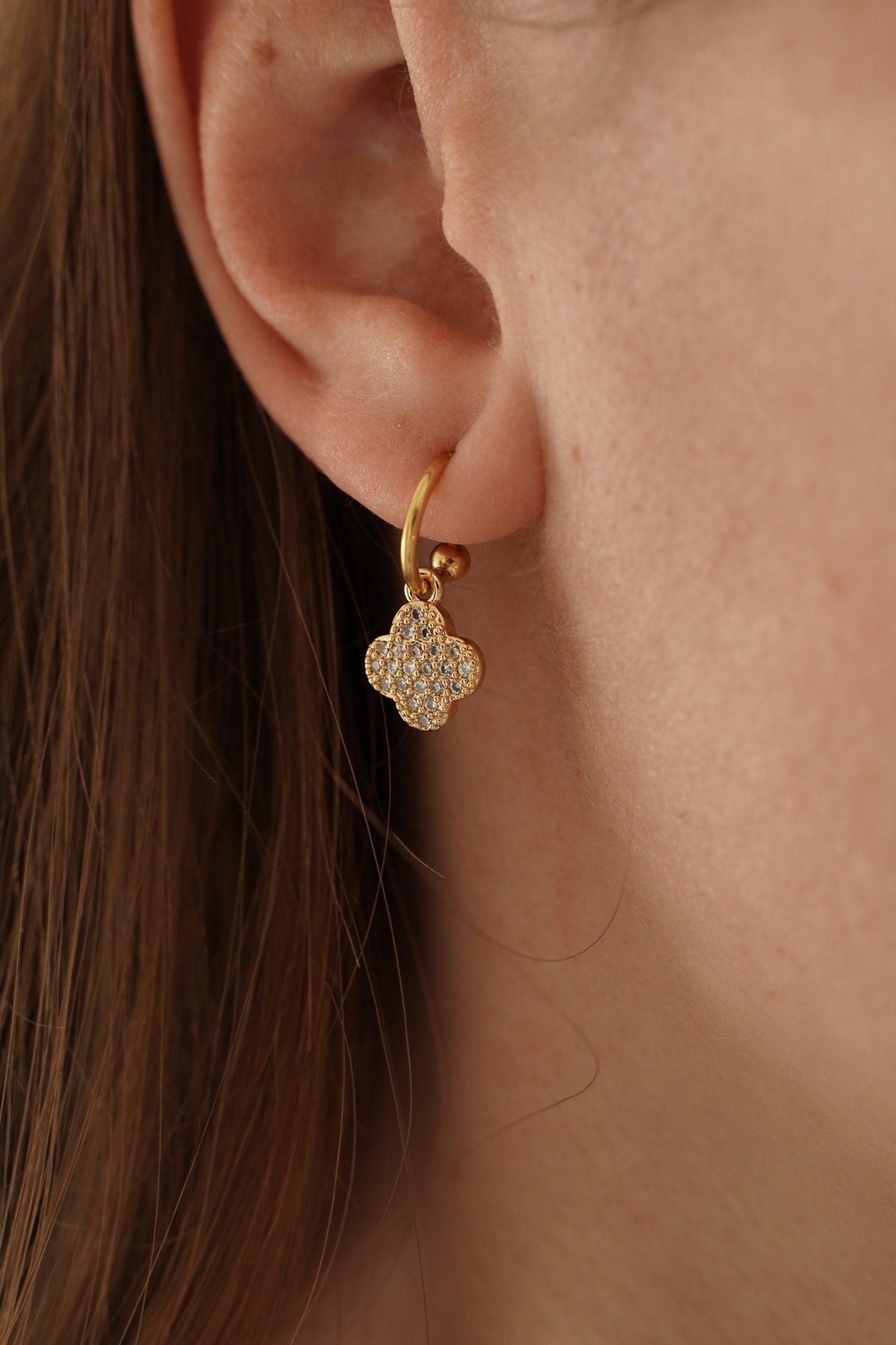 Boucles d'oreilles anneaux sertis dorés Maëlle photo 4
